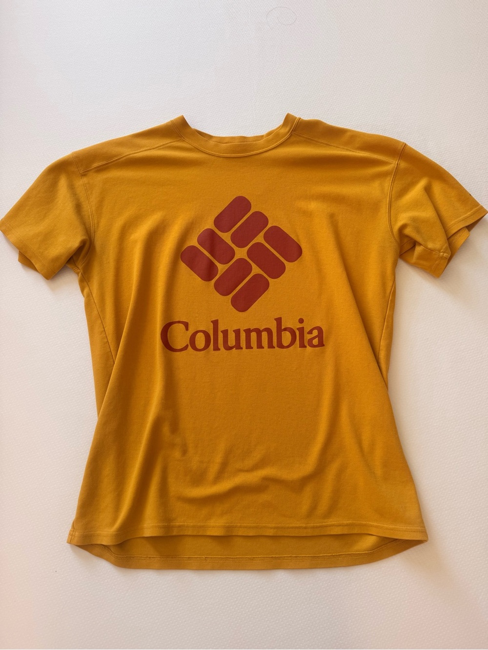 Columbia Men’s Short Sleeve Logo Tee in Mustard